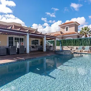  Villa Comfortable Family House With Pool And Jacuzzi